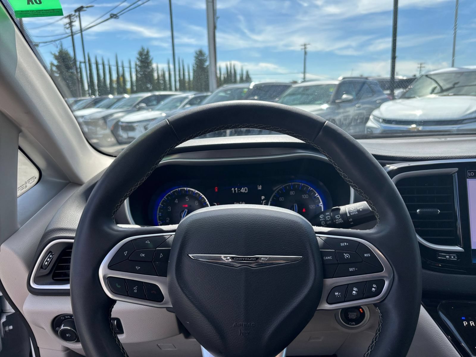 Used 2024 Chrysler Pacifica Touring-L FWD image 29