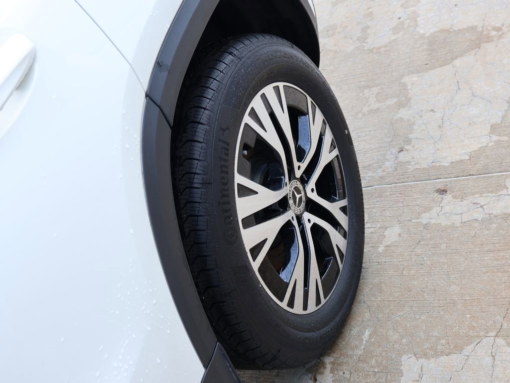 Certified 2025 Mercedes-Benz GLA 250 4MATIC image 40