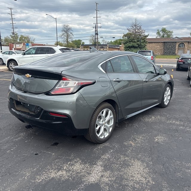 Used 2017 Chevrolet Volt Premier w/ Driver Confidence II Package FWD image 5