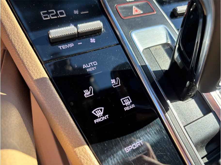 Used 2019 Porsche Cayenne w/ Premium Package AWD/4WD image 36