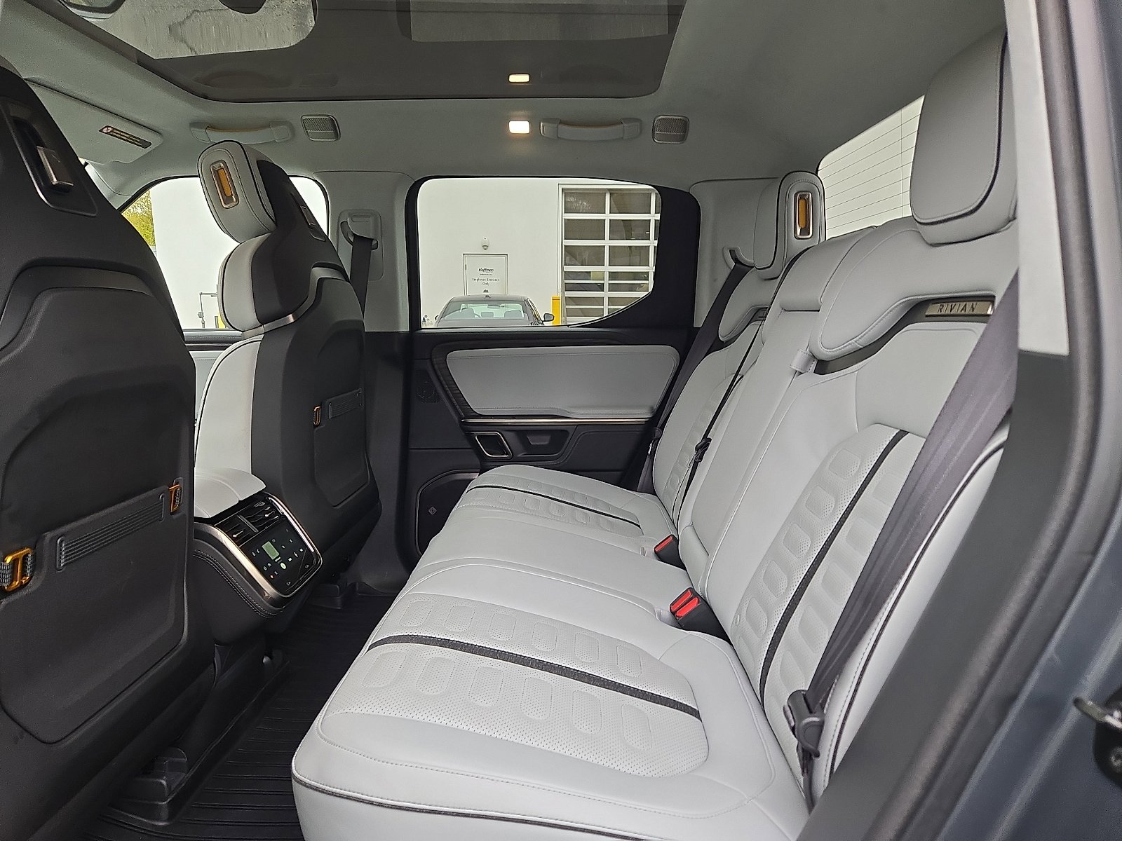 Used 2023 Rivian R1T Adventure AWD/4WD image 11