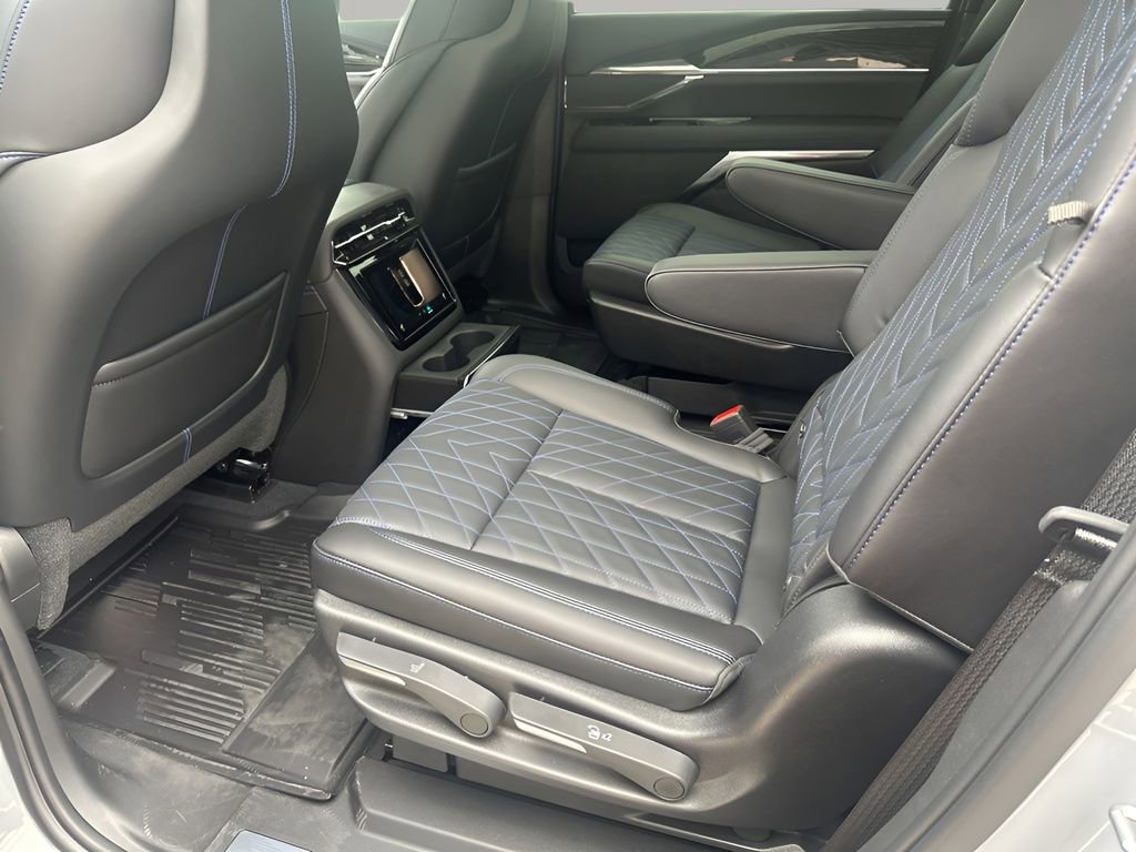 New 2026 Cadillac Escalade IQ Luxury 1 w/ LPO, Floor Liner Package AWD/4WD image 21