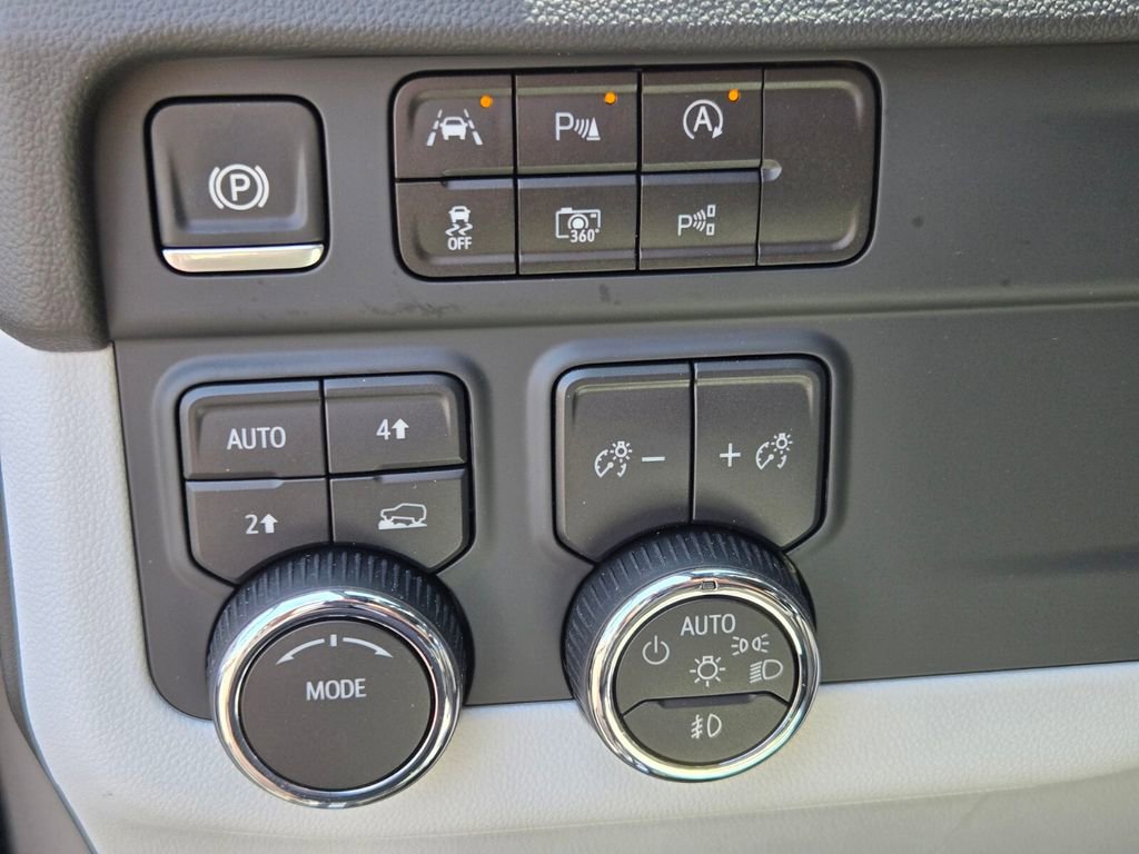 New 2025 Chevrolet Suburban Premier AWD/4WD image 14