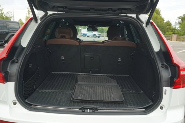 Used 2023 Volvo XC60 T8 Ultimate w/ Climate Package image 16