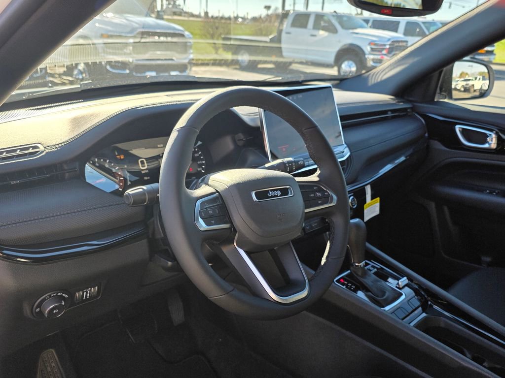 New 2026 Jeep Compass Latitude image 11