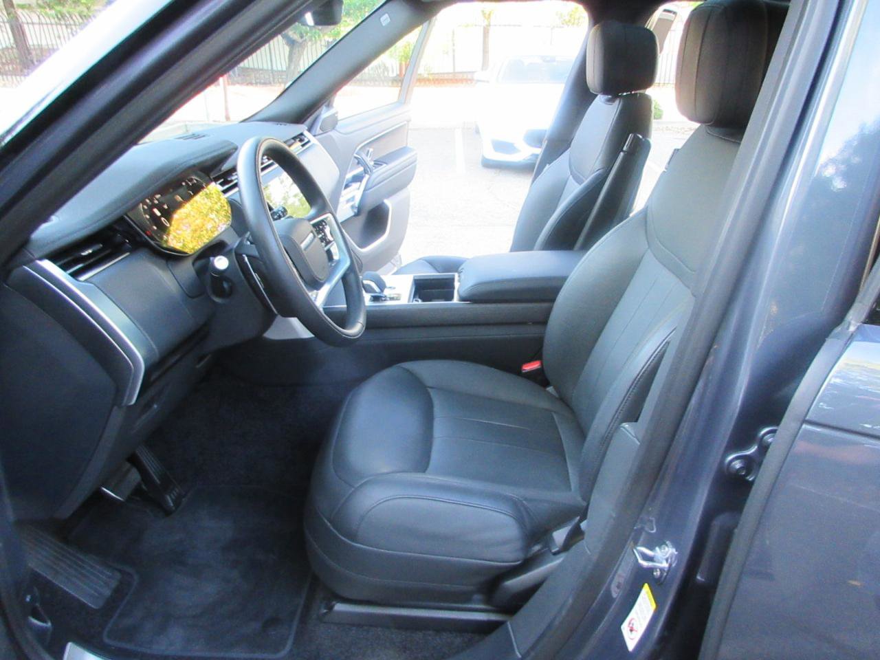 Used 2025 Land Rover Range Rover SE AWD/4WD image 8