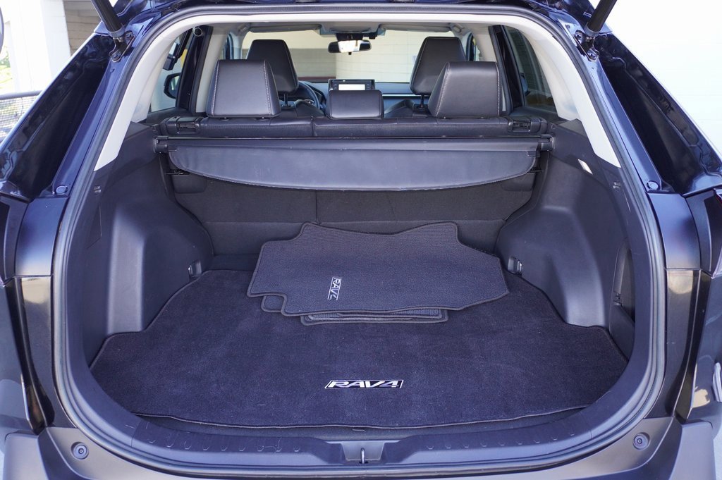 Certified 2022 Toyota RAV4 XLE Premium image 9