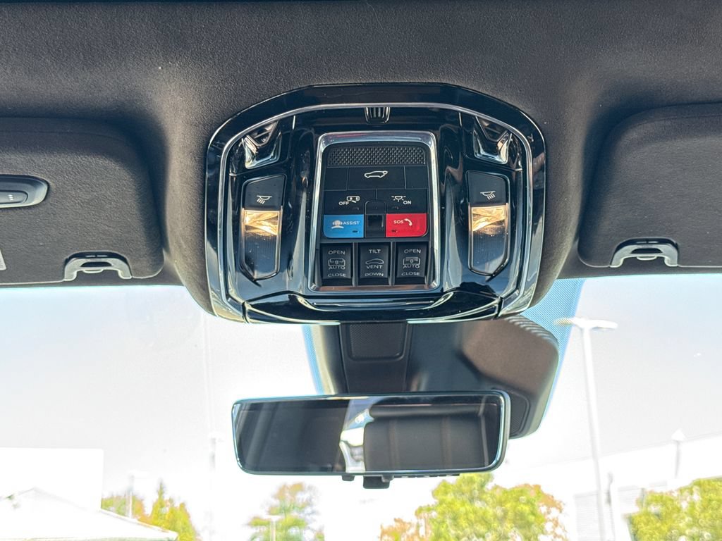 Used 2022 Jeep Grand Wagoneer Series III AWD/4WD image 26