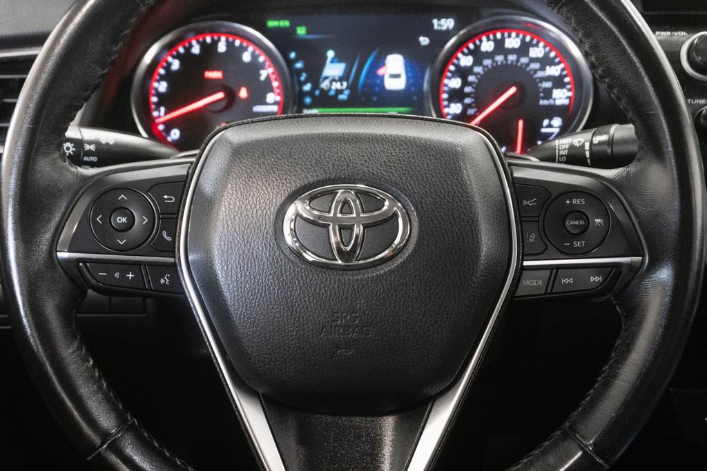 Used 2020 Toyota Camry XSE FWD image 17