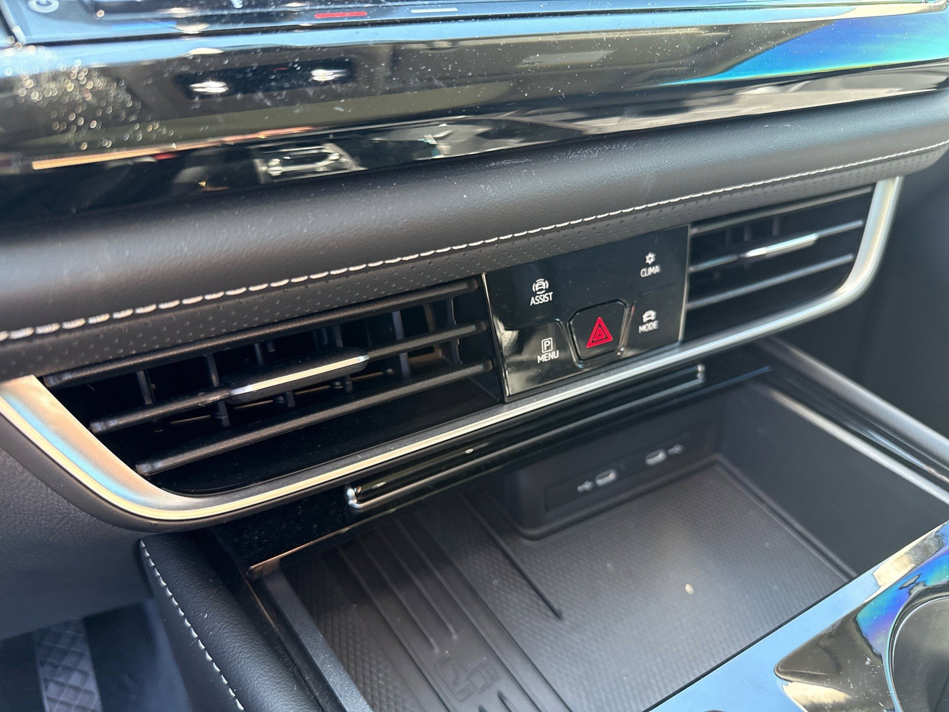 Used 2026 Volkswagen Atlas SE FWD image 18
