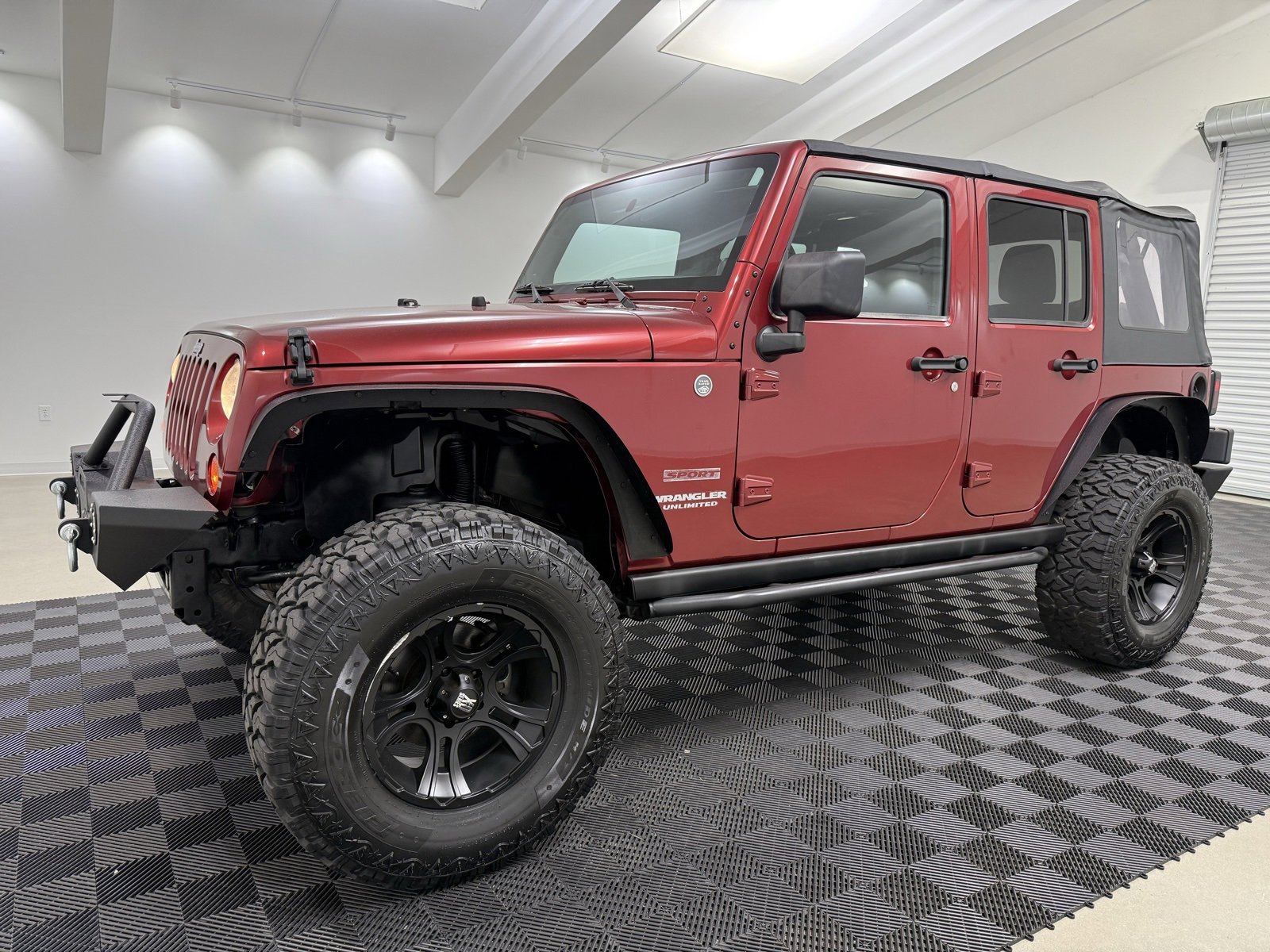 Used 2012 Jeep Wrangler Unlimited Rubicon w/ Connectivity Group image 4