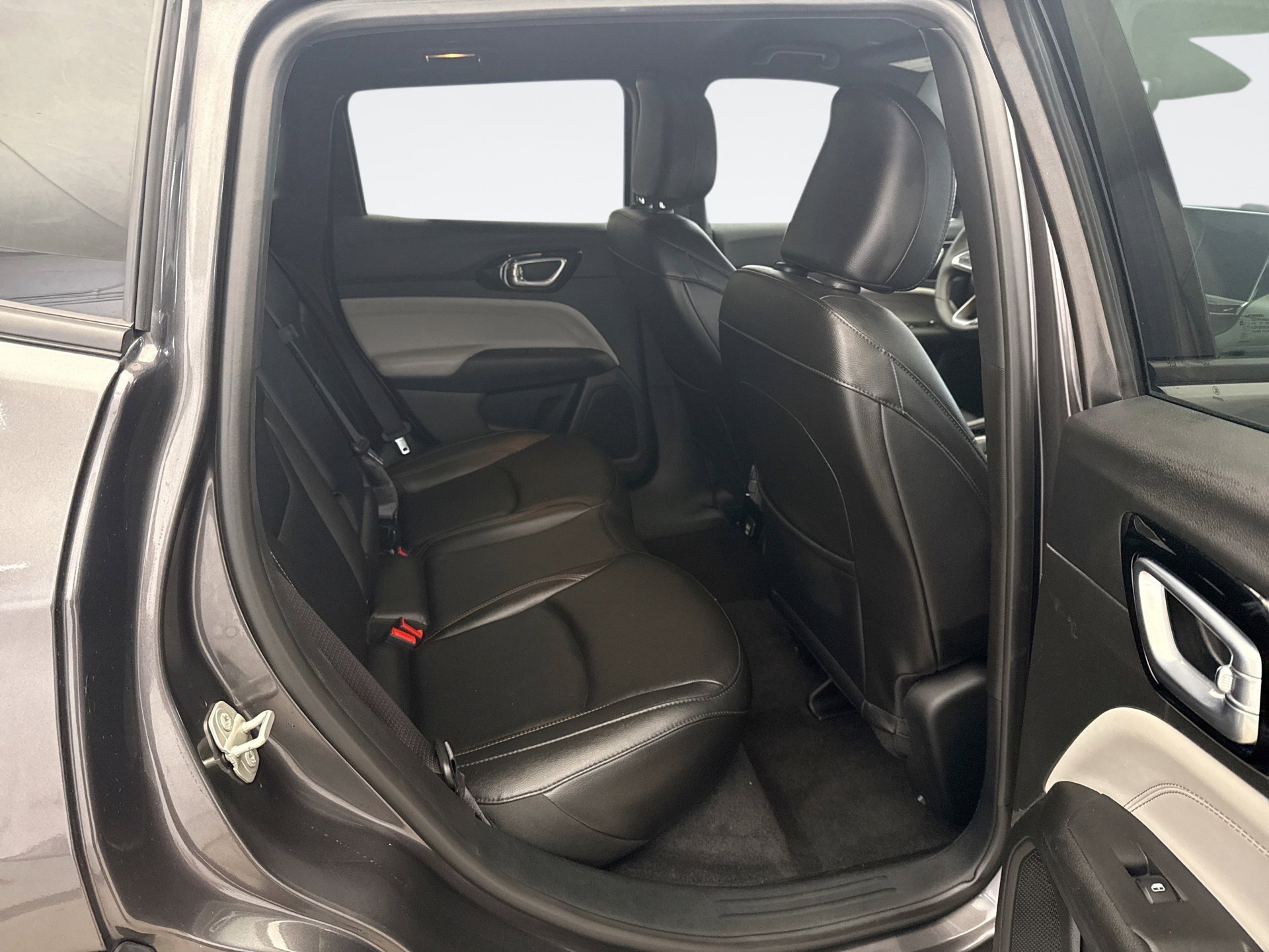 Used 2024 Jeep Compass Limited image 18