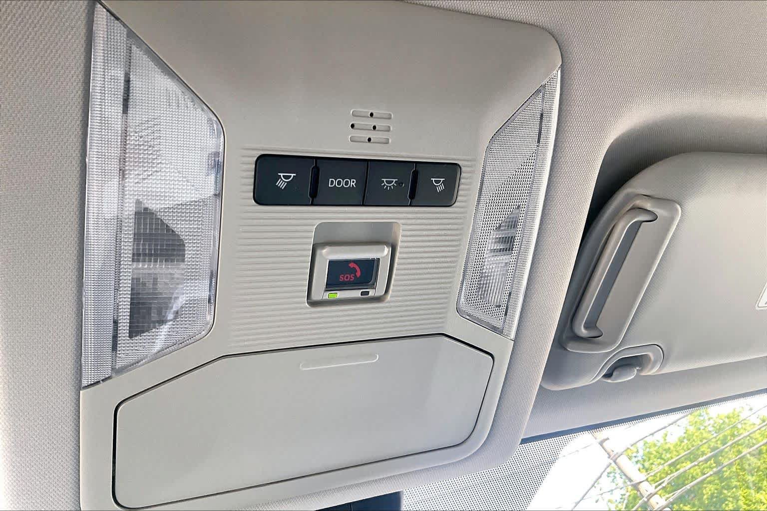 Used 2025 Toyota RAV4 XLE FWD image 33