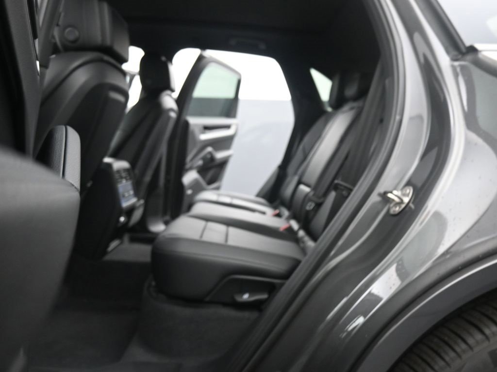 Certified 2025 Porsche Cayenne image 24