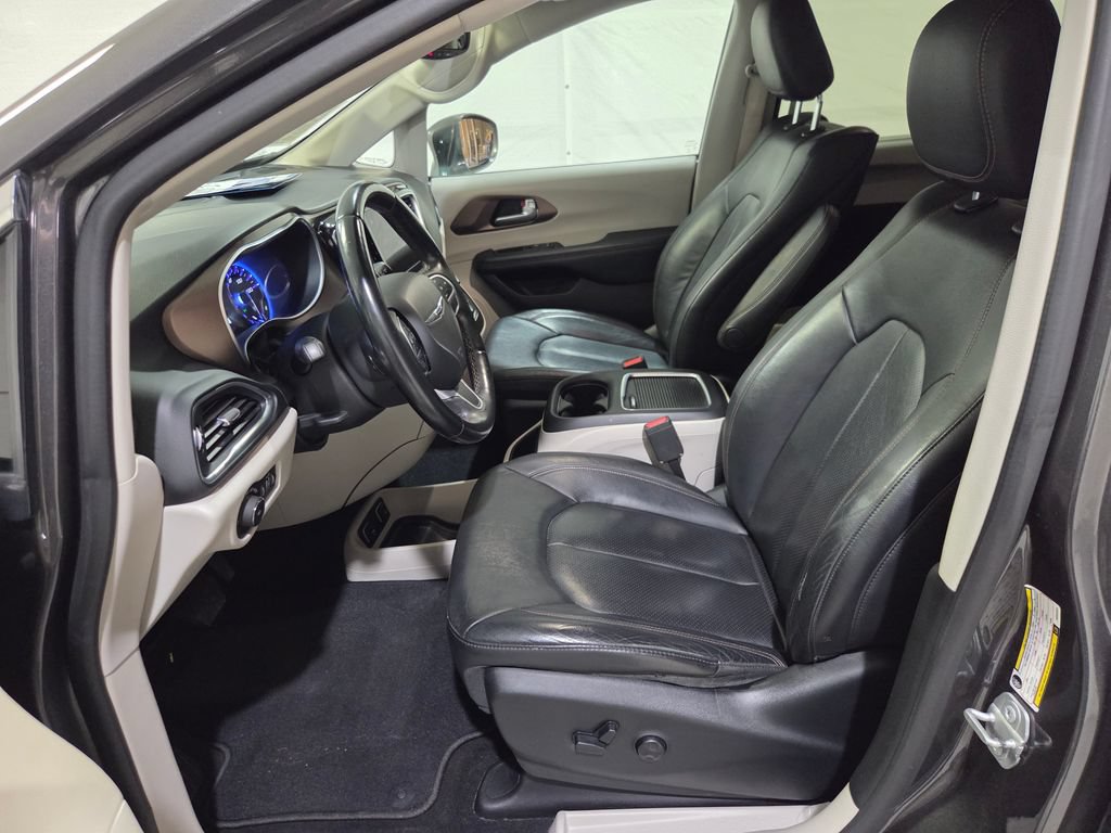 Certified 2018 Chrysler Pacifica Touring-L Plus FWD image 17