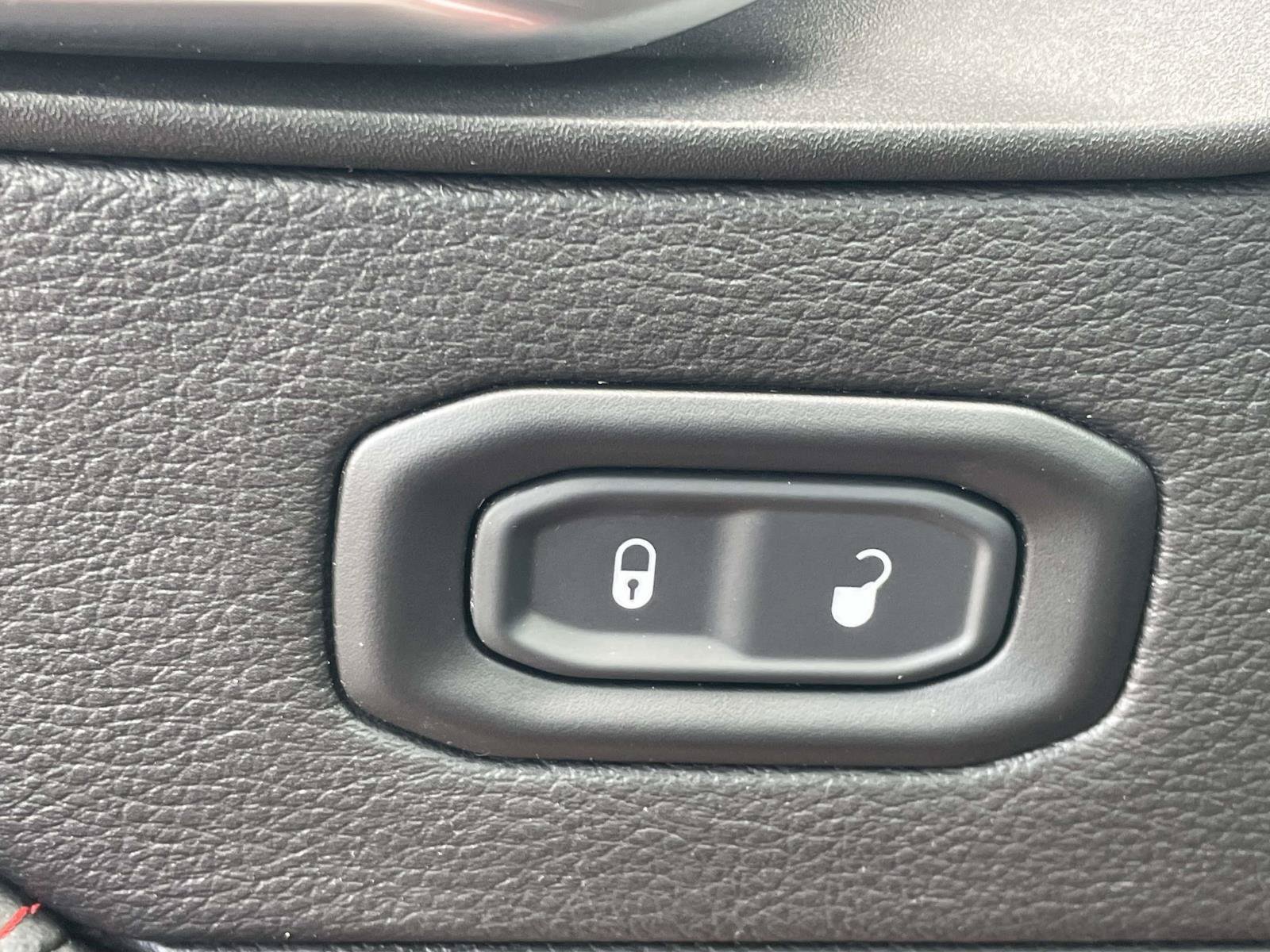 Used 2021 Jeep Gladiator Rubicon w/ Cold Weather Group AWD/4WD image 25