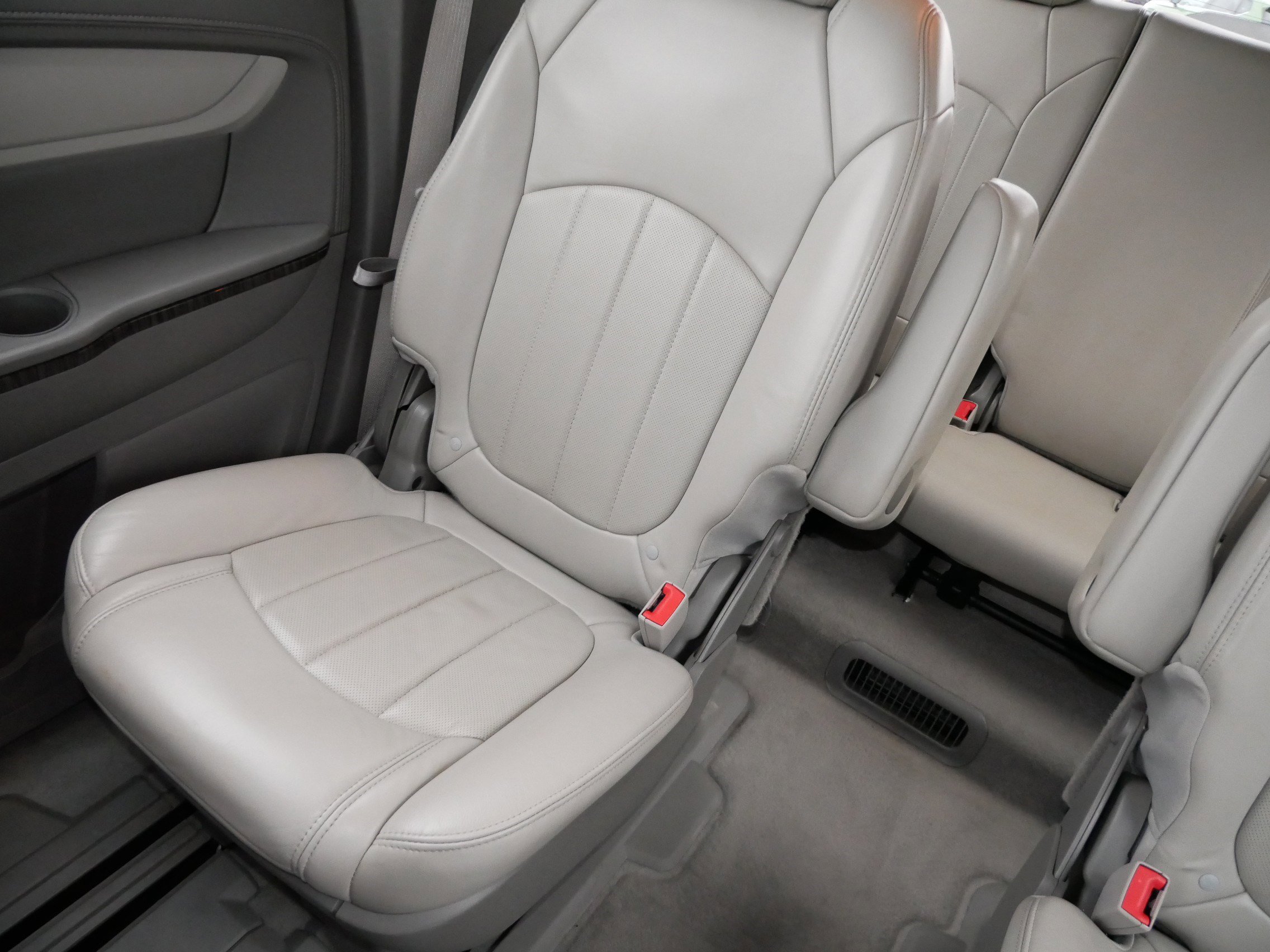 Used 2013 Chevrolet Traverse LTZ image 12