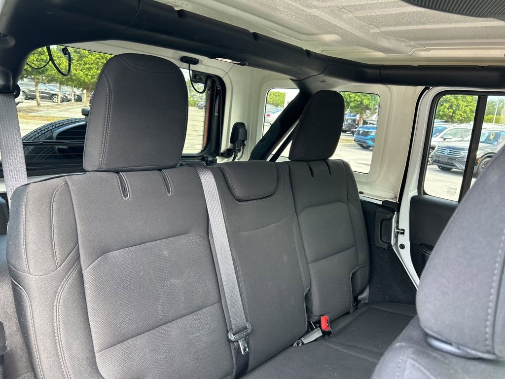 Used 2022 Jeep Wrangler Unlimited Sahara image 40