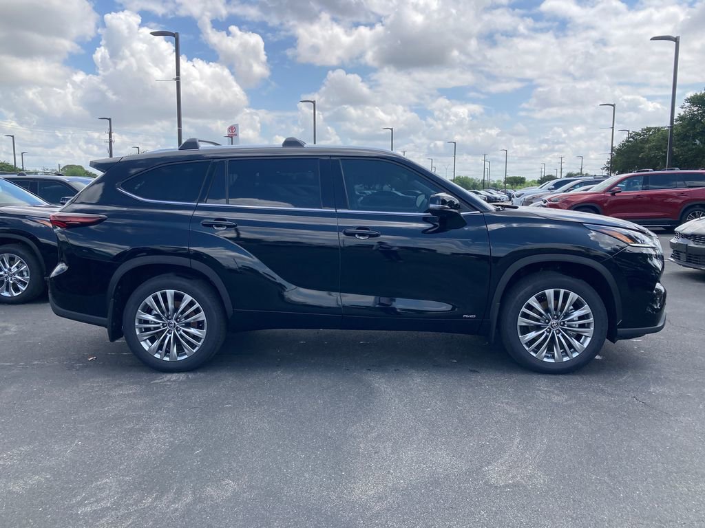 New 2026 Toyota Highlander Platinum AWD/4WD image 4