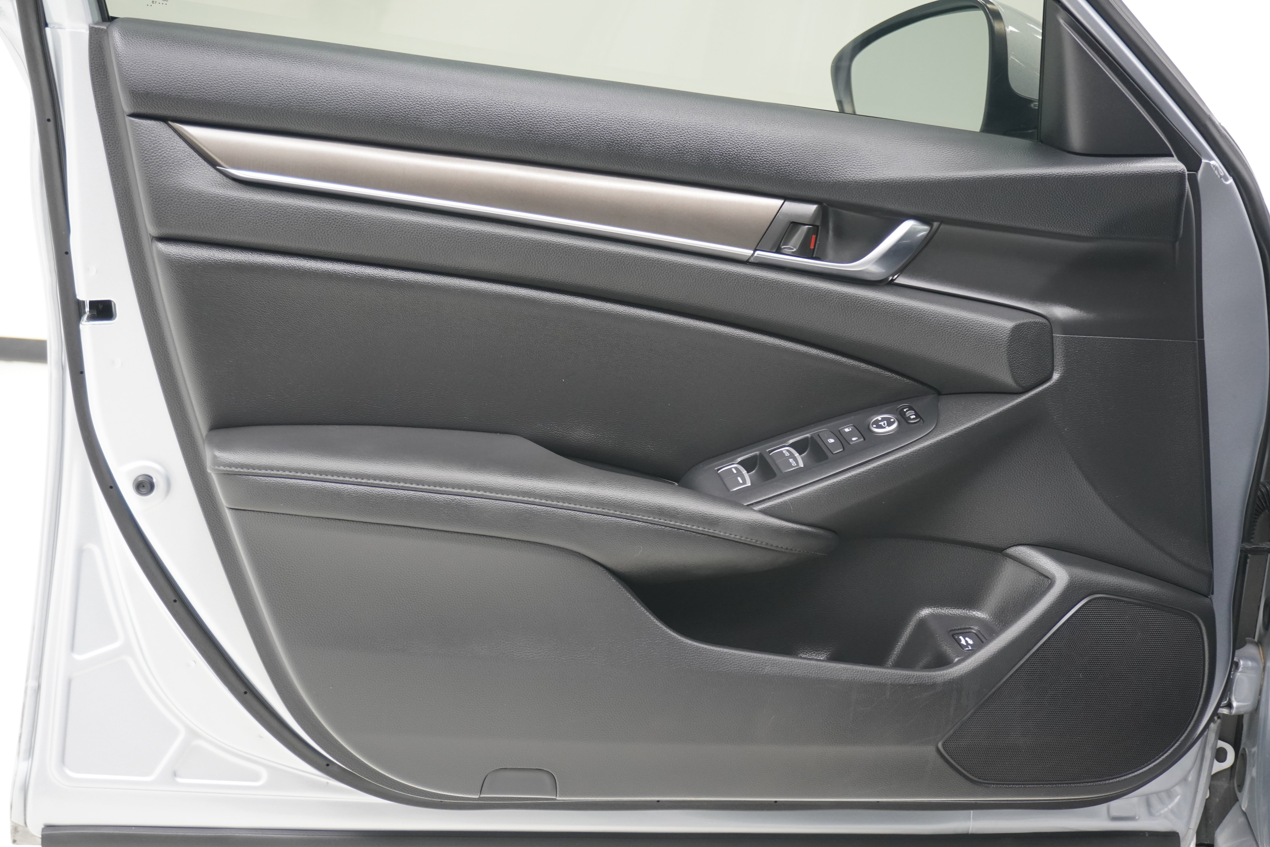 Used 2019 Honda Accord Hybrid image 15