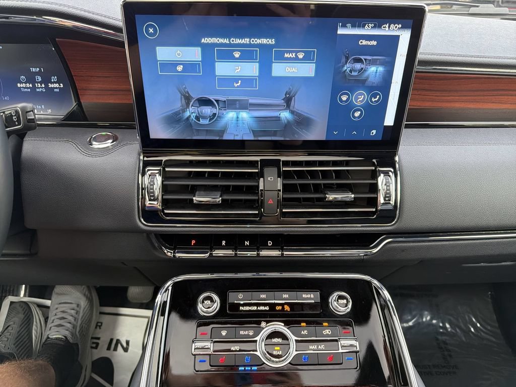 Certified 2024 Lincoln Navigator Reserve AWD/4WD image 17