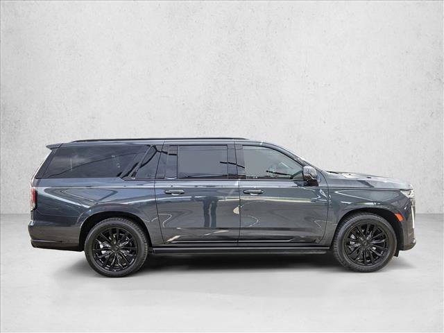 Used 2022 Cadillac Escalade ESV Premium Luxury Platinum RWD image 4