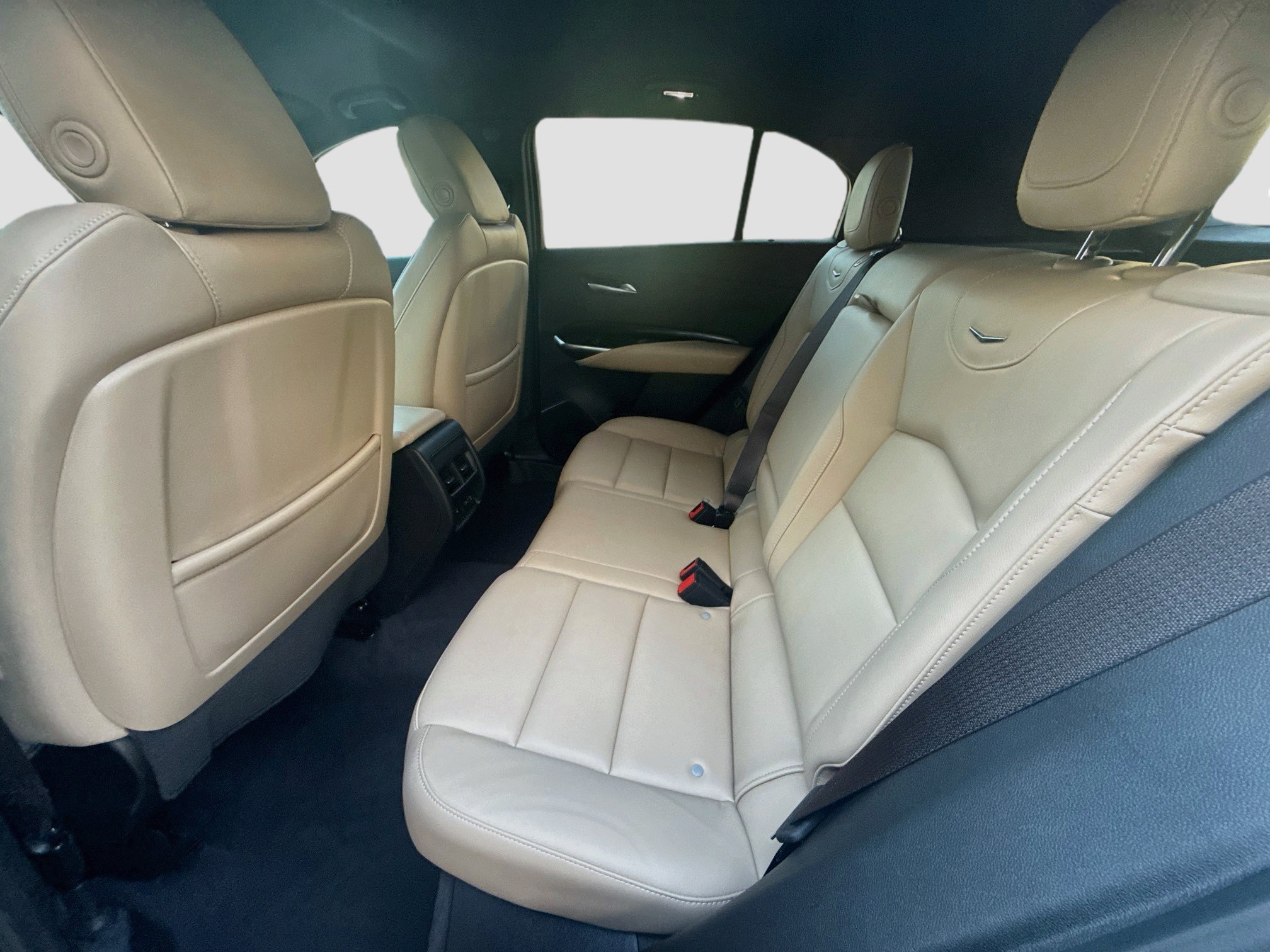 Used 2024 Cadillac XT4 Luxury w/ Cold Weather Package FWD image 21