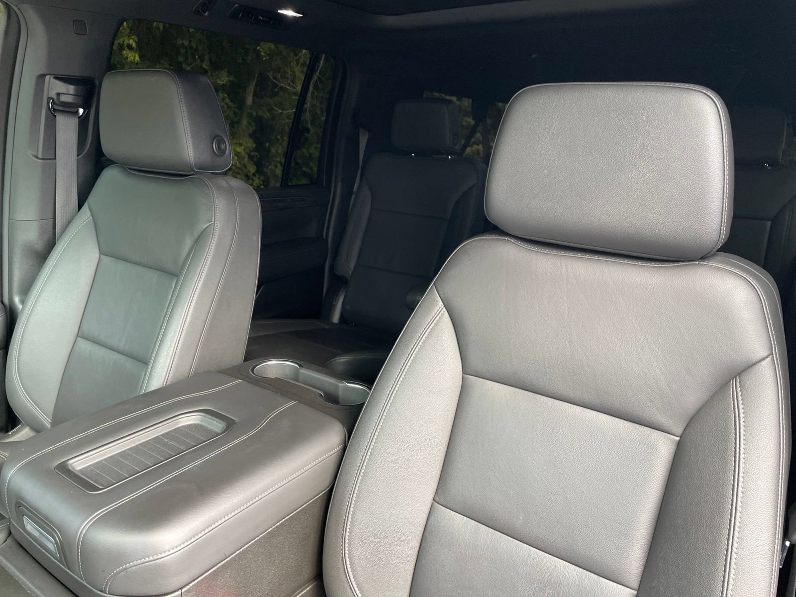 Used 2024 Chevrolet Suburban Z71 w/ Luxury Package AWD/4WD image 34
