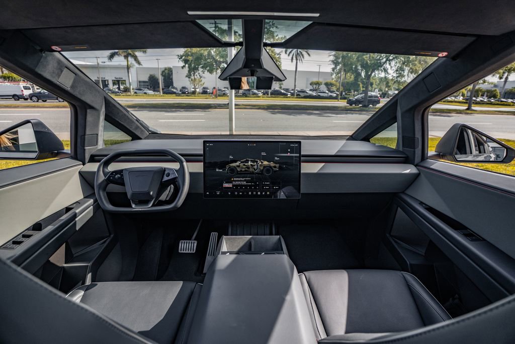 Used 2024 Tesla Cybertruck AWD Crew Cab image 21