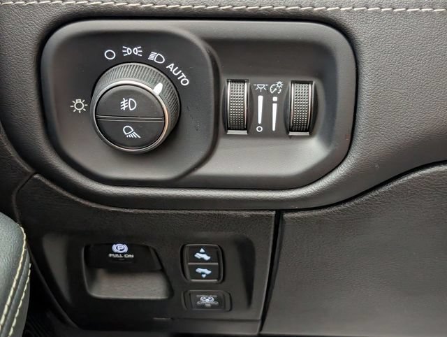Used 2025 RAM 1500 Limited AWD/4WD image 14