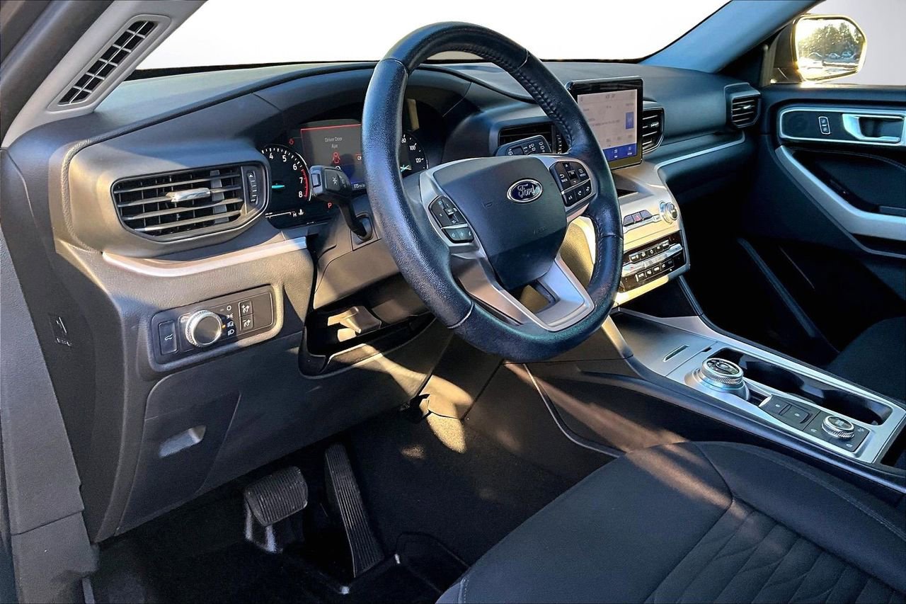 Used 2021 Ford Explorer XLT w/ Class III Trailer Tow Package image 18