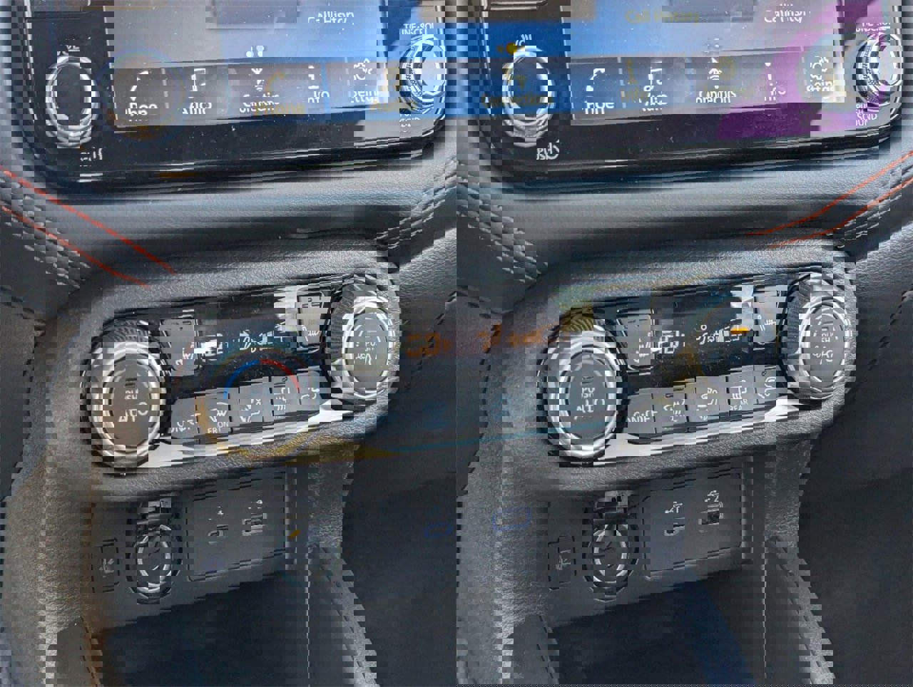 New 2025 Nissan Versa SR w/ Trunk Package image 18