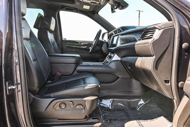 Used 2023 GMC Yukon XL Denali w/ Advanced Technology Package image 17