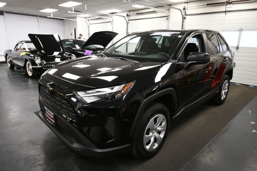 Certified 2025 Toyota RAV4 LE AWD/4WD image 3