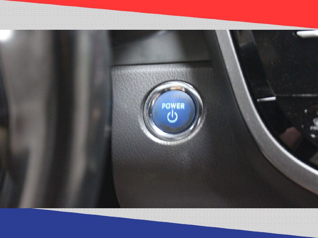 Used 2020 Toyota Camry SE w/ Carpet Mat Package image 19