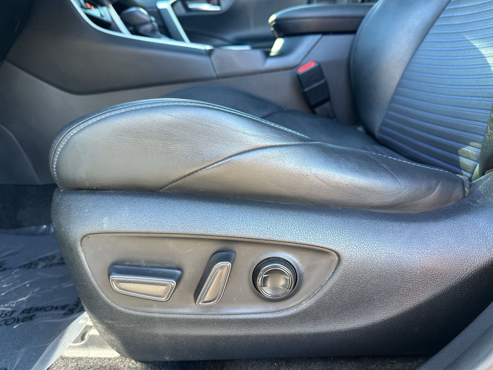 Used 2022 Toyota RAV4 XSE AWD/4WD image 18