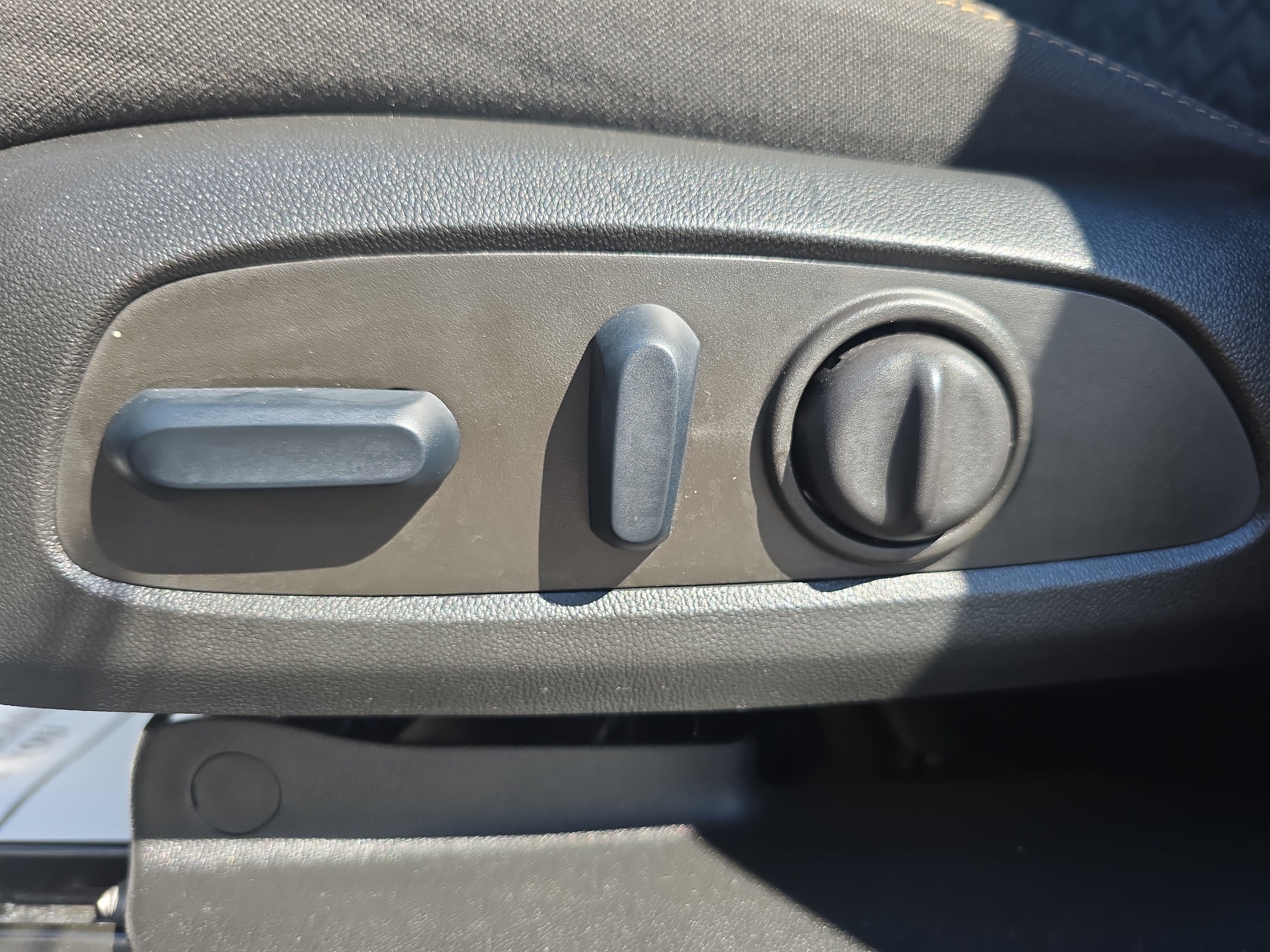 Used 2023 Chevrolet Equinox LT FWD image 30