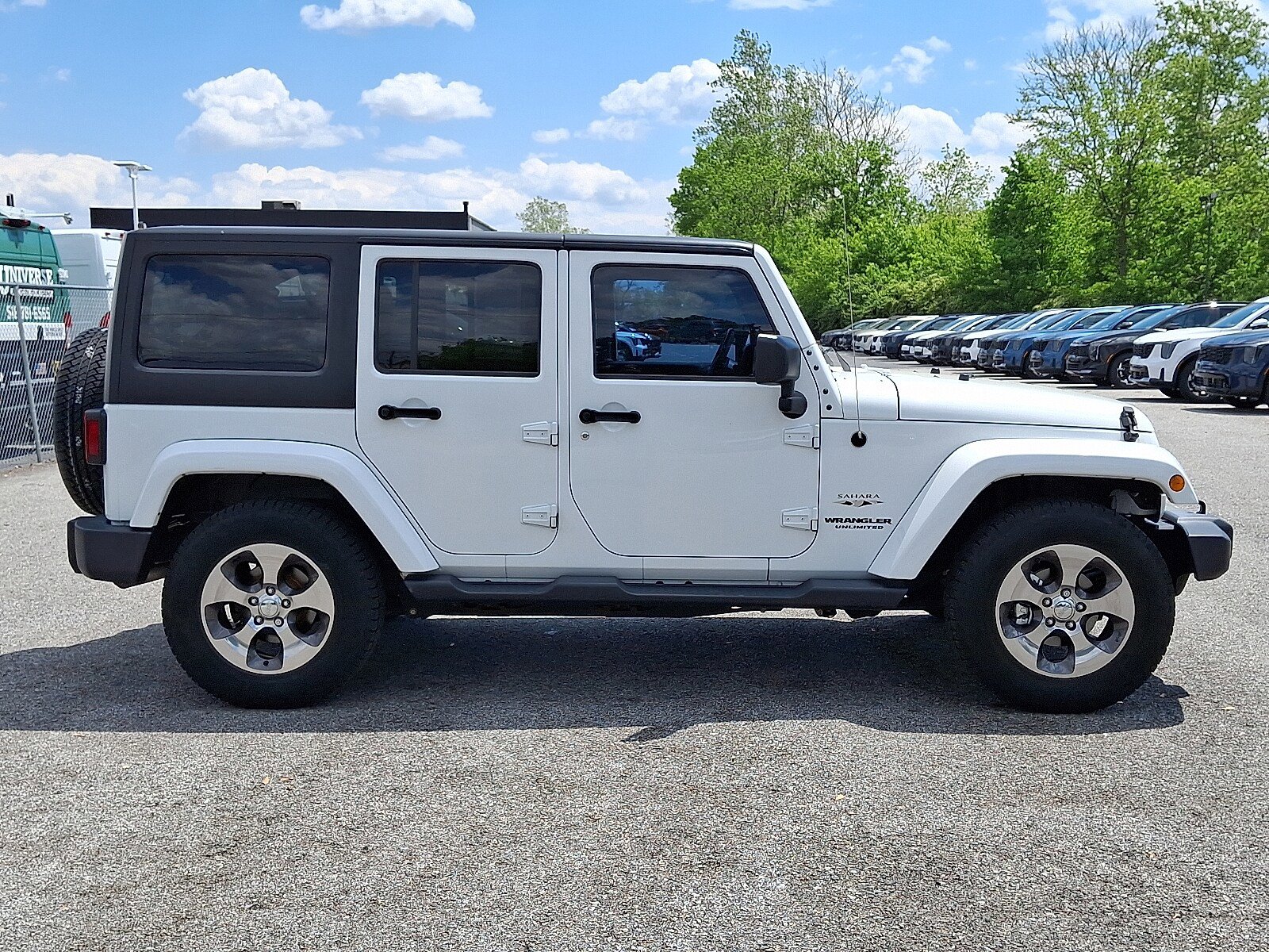 Used 2017 Jeep Wrangler Unlimited Sahara w/ Dual Top Group AWD/4WD video 4