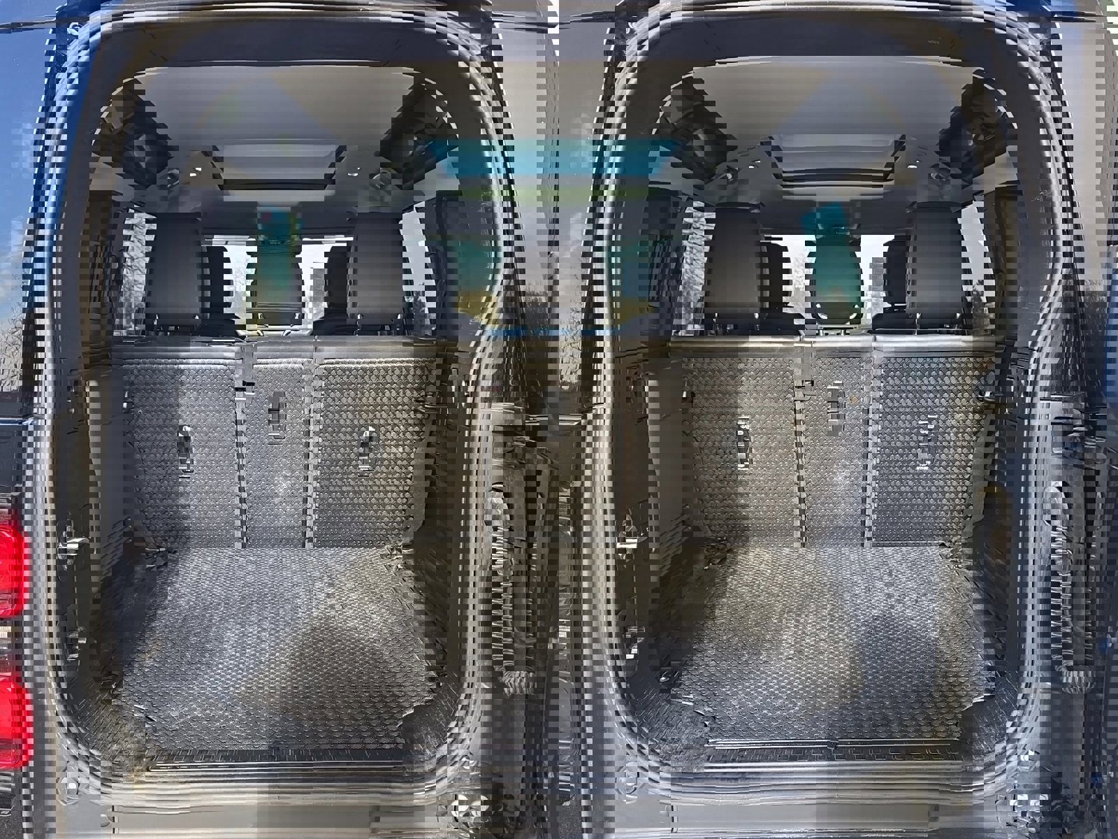 Used 2020 Land Rover Defender 110 SE image 26