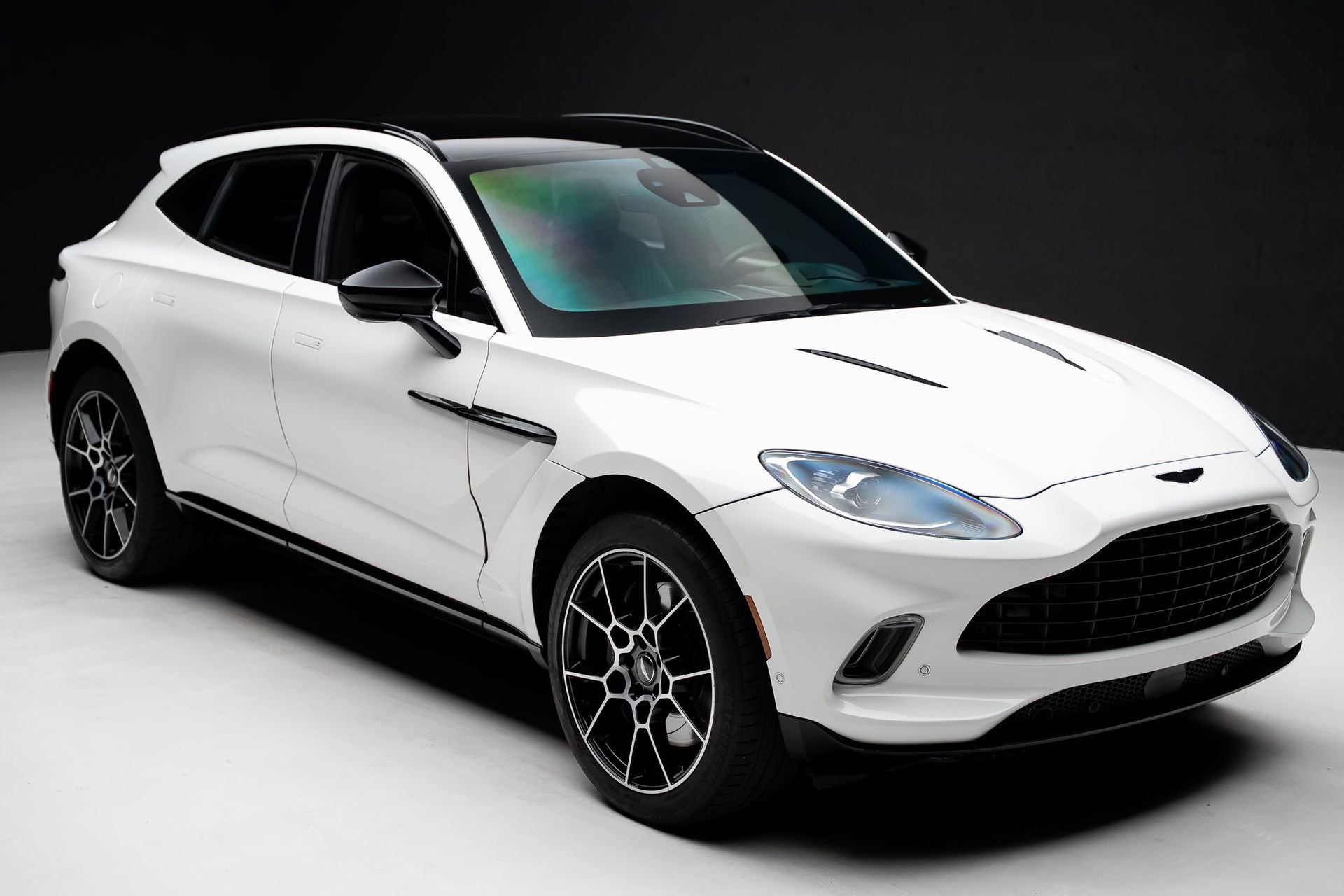 Used 2021 Aston Martin DBX AWD/4WD image 38
