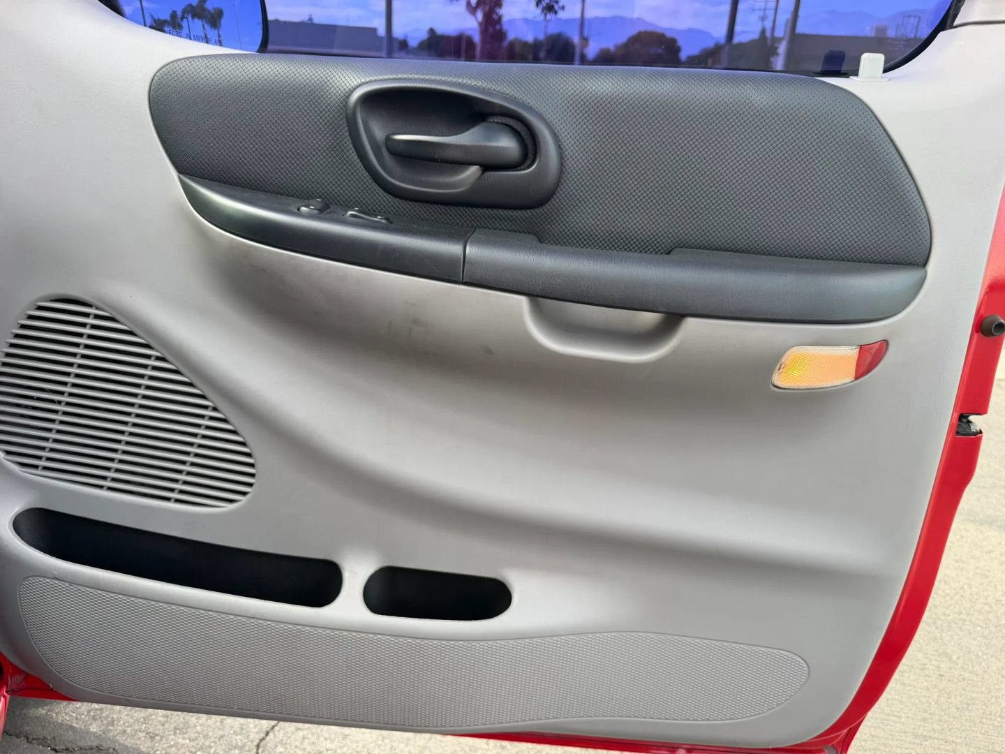 Used 2002 Ford F150 Lightning RWD image 13