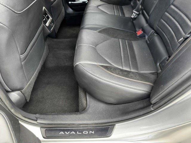 Used 2019 Toyota Avalon XSE FWD image 35