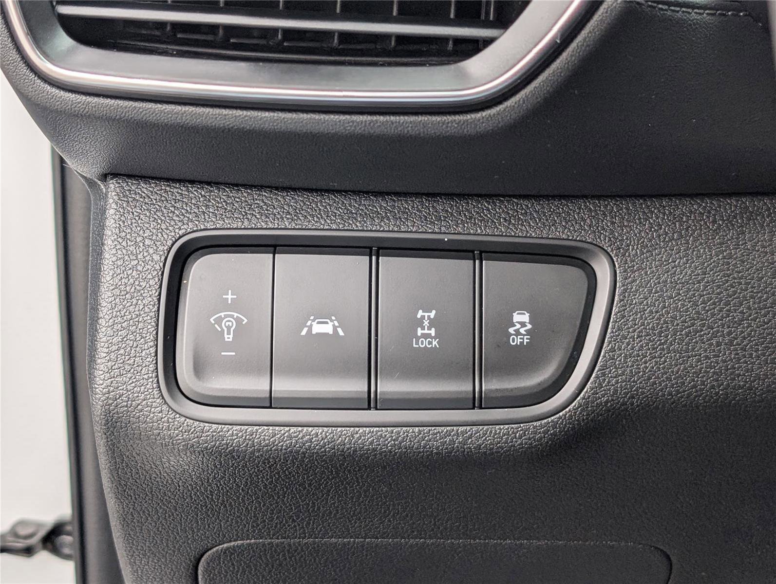 Used 2020 Hyundai Santa Fe SE image 19