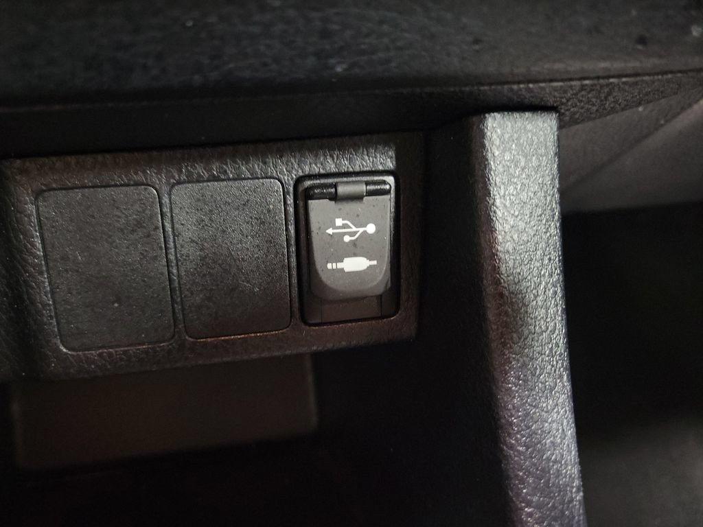 Used 2014 Toyota Corolla LE FWD image 19