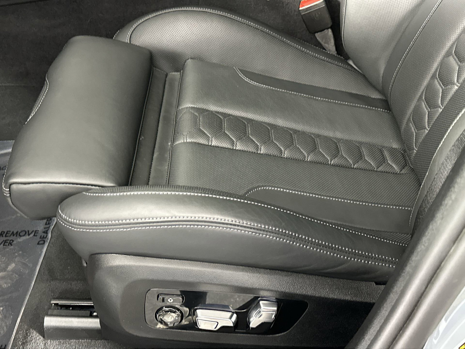 Used 2025 BMW X6 M Competition w/ Executive Package image 24