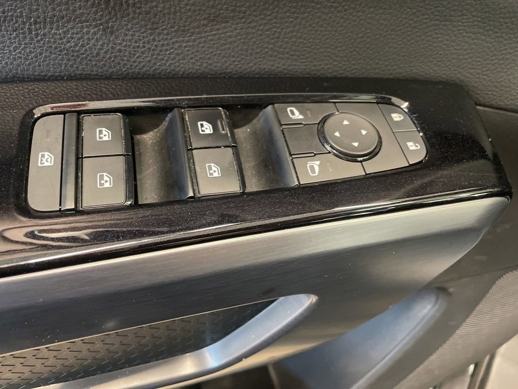 Used 2023 Nissan Pathfinder SL AWD/4WD image 27