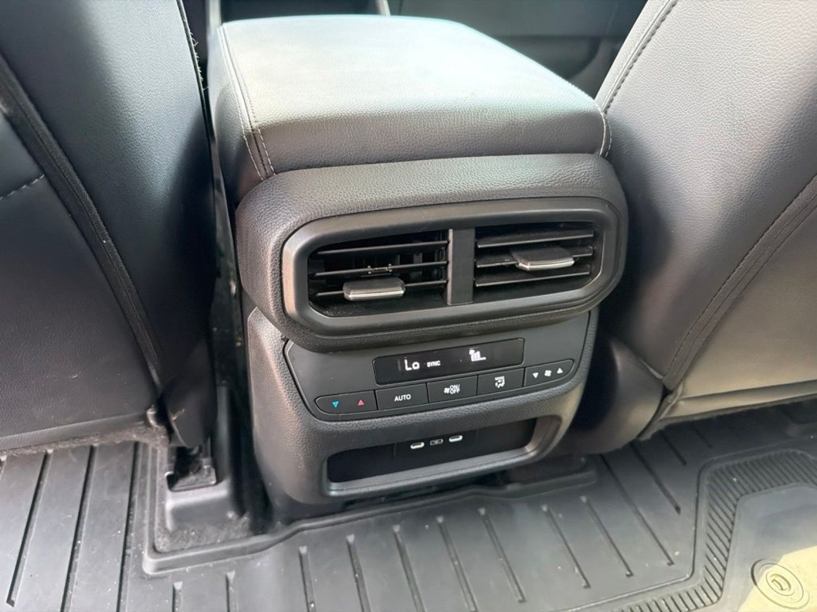 Used 2024 Honda Pilot Touring image 17