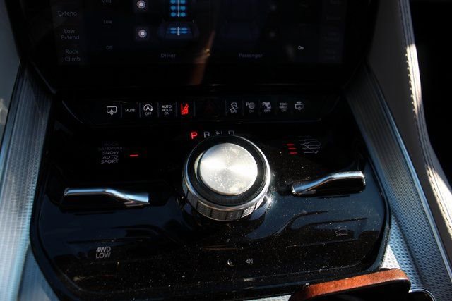 Used 2023 Jeep Grand Wagoneer L Series II w/ Premium Group II image 23