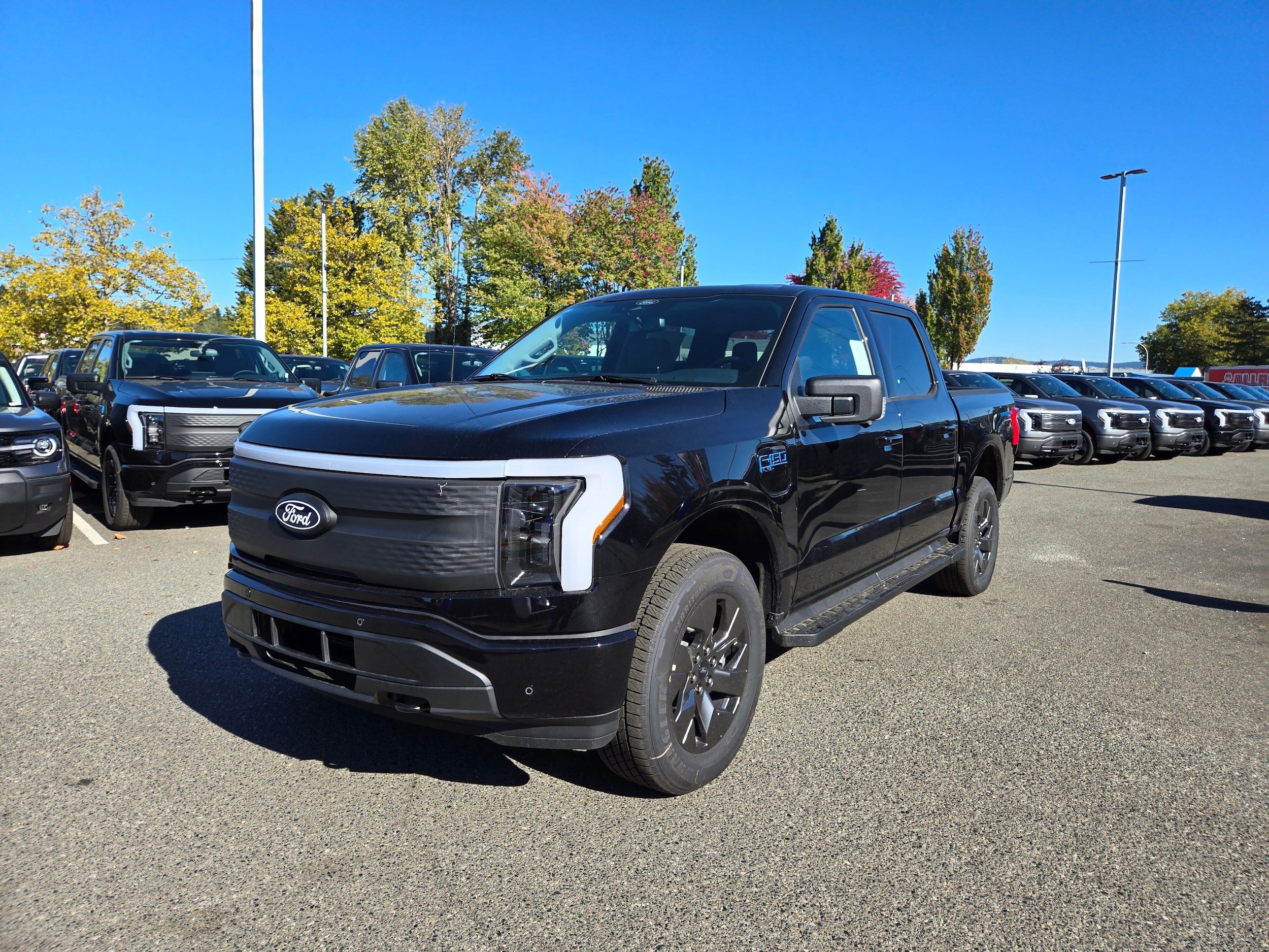 New 2025 Ford F150 Lightning Flash AWD/4WD image 1