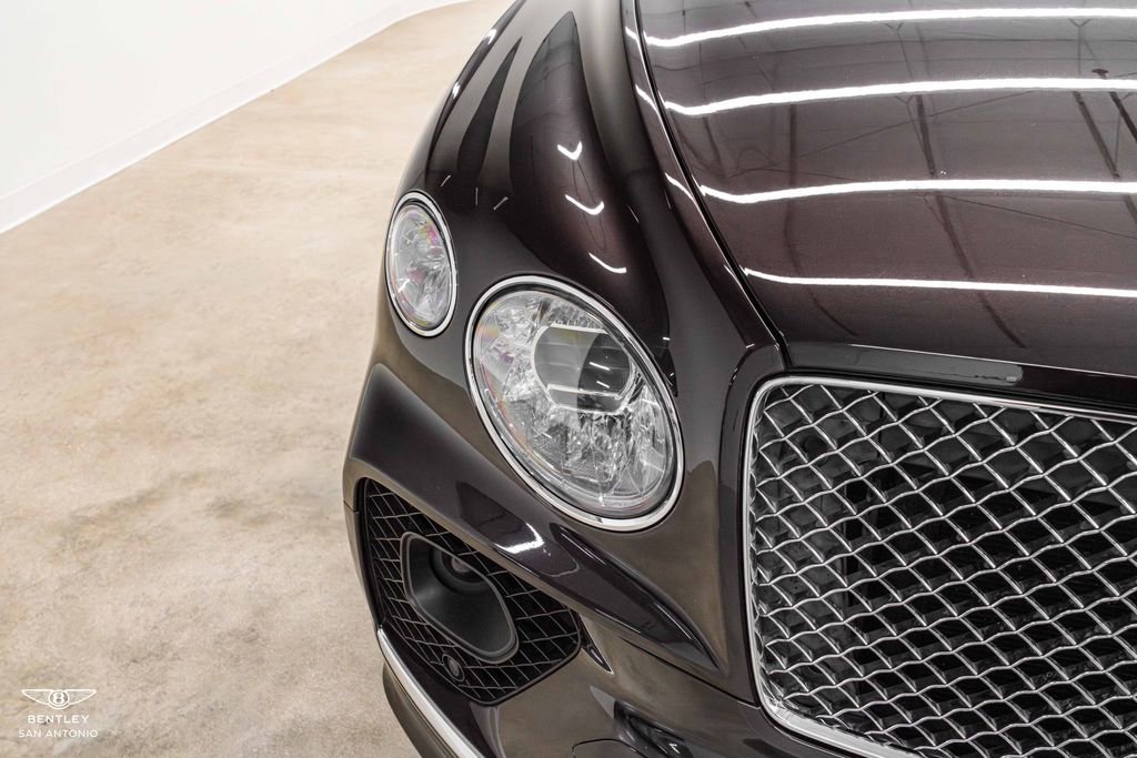Used 2021 Bentley Bentayga AWD/4WD image 11